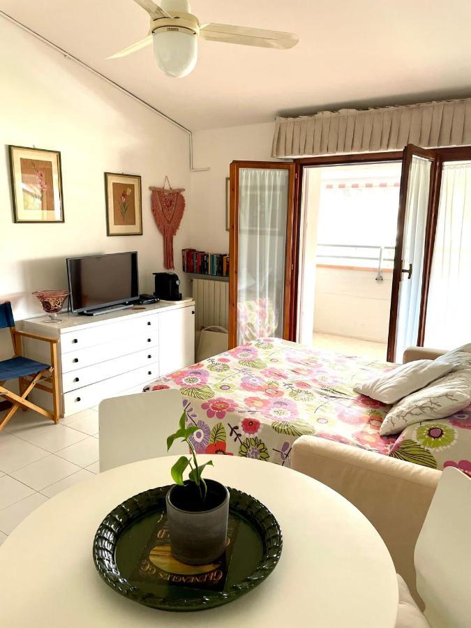 Giulia'S Apartment Viareggio Esterno foto